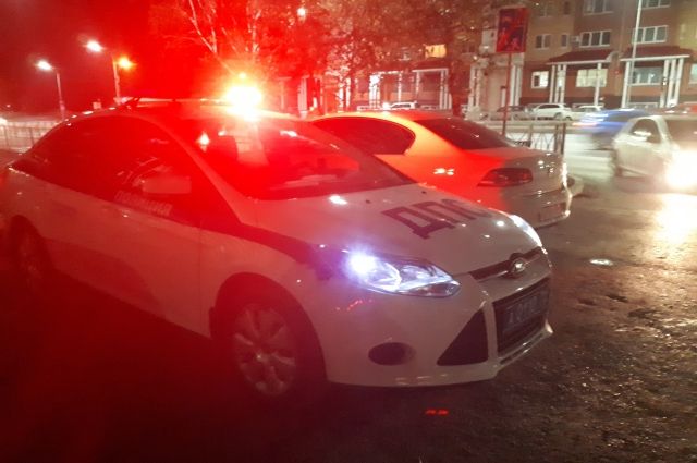 В Новом Уренгое на улице Промысловой пешеход попал под колеса автомобиля