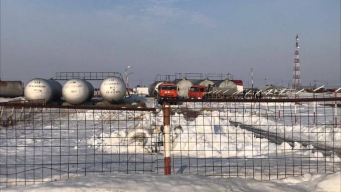 3 тонны ГСМ: в ямальском селе произошел разлив авиационного топлива