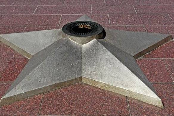 В Ноябрьске из-за сильных морозов погас Вечный огонь