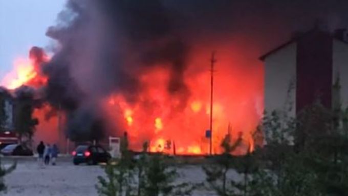 6 часов боролись с огнем: на Ямале произошел крупный пожар