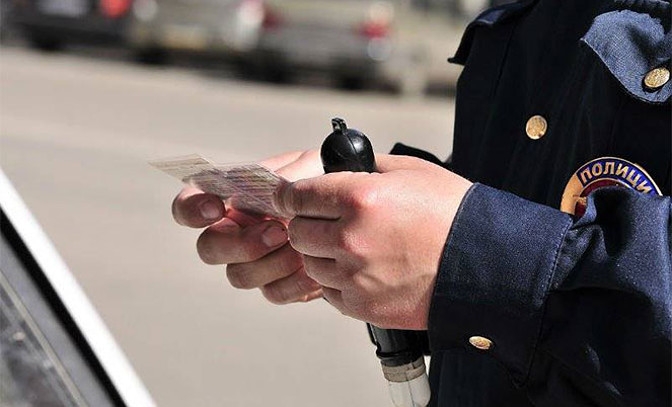 Водителям со «старыми» правами может грозить переэкзаменовка