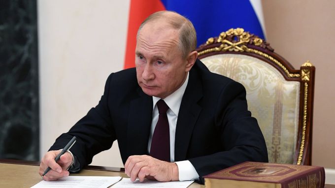 Путин подписал закон о новых антикризисных мерах