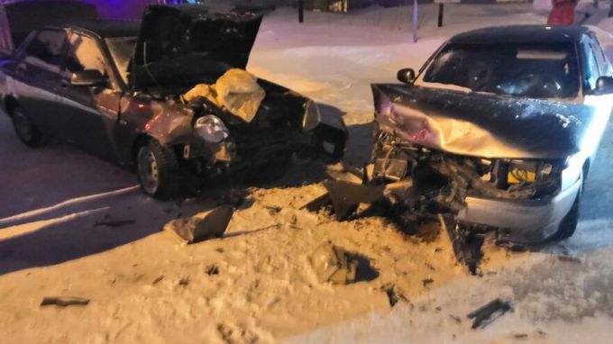Лобовое столкновение: в серьезном ДТП в Ноябрьске пострадали 3 несовершеннолетних