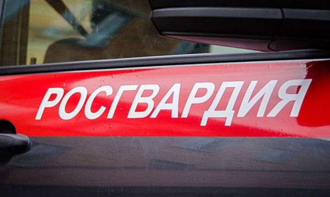 В Новом Уренгое росгвардейцы задержали женщину, находящуюся в розыске