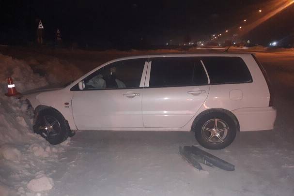 Нетрезвая автоледи в Новом Уренгое налетела на бетонное ограждение
