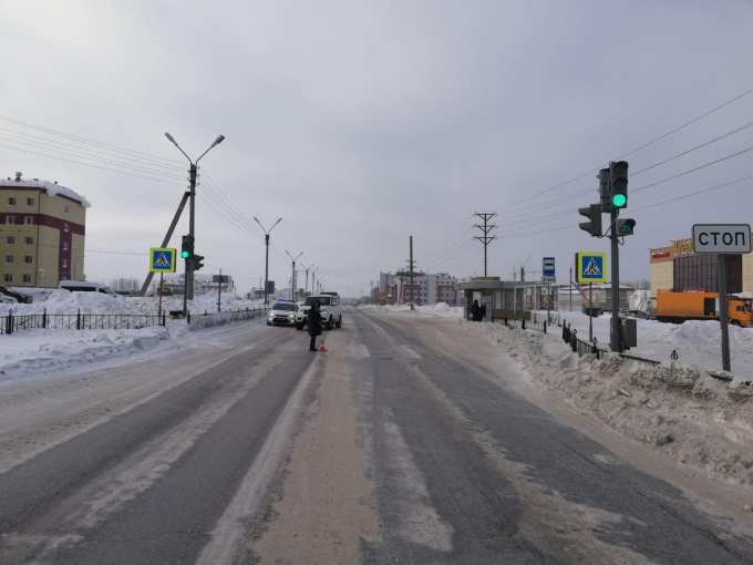 В Новом Уренгое автомобилист сбил девочку и скрылся. 