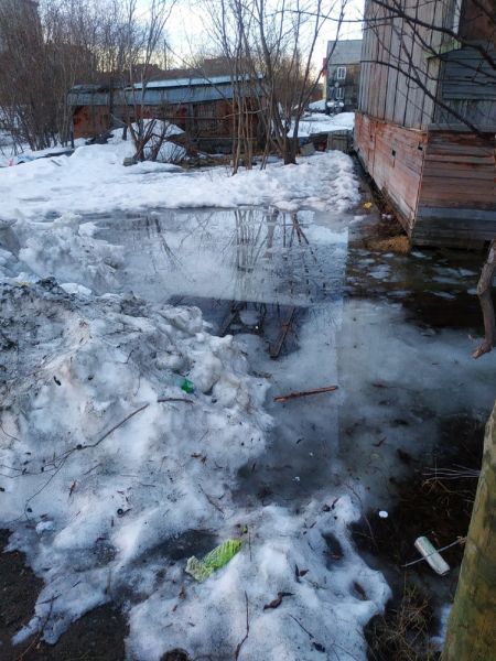 В ЯНАО дом топит талая вода. 