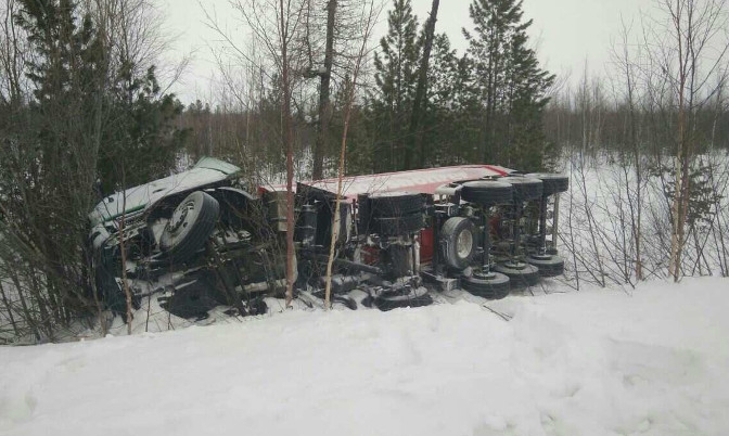 Уснувший водитель стал причиной ДТП на загородной трассе в ЯНАО