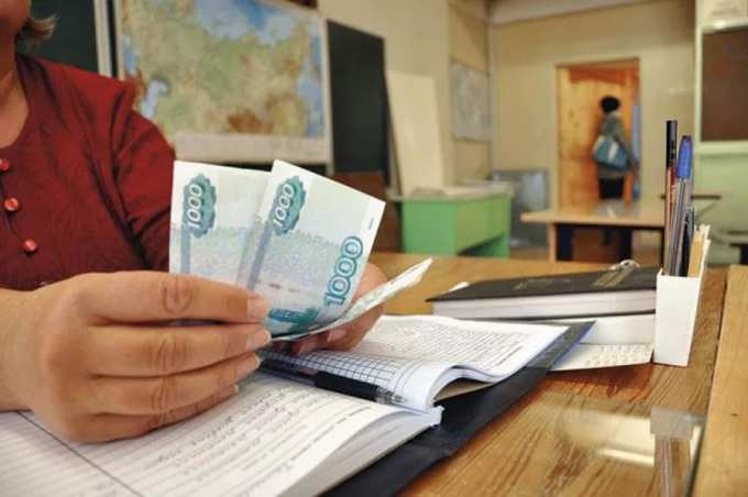 Ямальские учителя пожаловались «людям Путина» на невыплату зарплаты