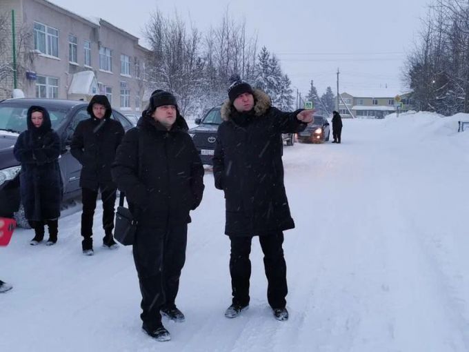 В Пурпе взяли на контроль уборку снега