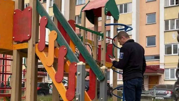 В Новом Уренгое прошел рейд по детским площадкам