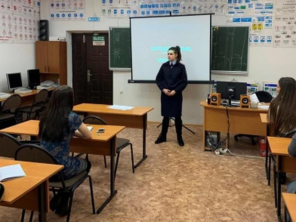 Учеников ямальской автошколы попросили быть вежливыми на дороге