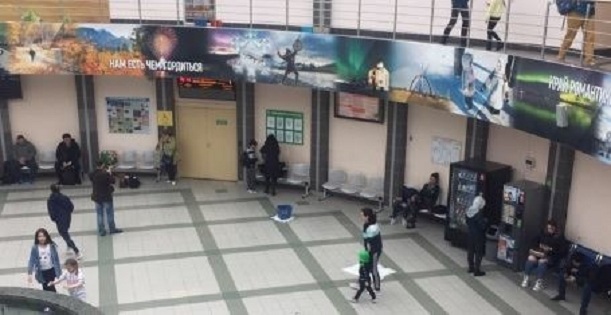 В аэропорту Салехарда протекает крыша. Жители: «Весь город течет»