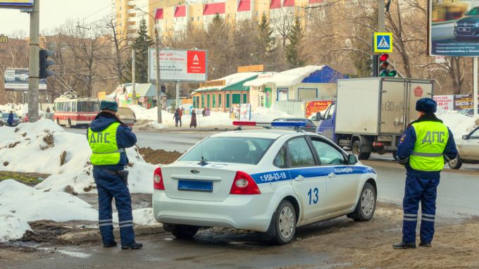 Житель Нового Уренгоя получил 4 тысячи рублей, сдав пьяного водителя полицейским