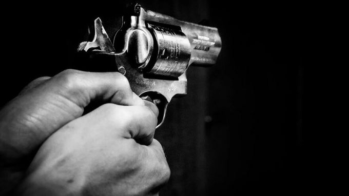 Сотрудник бара в Ноябрьске попытался застрелиться на рабочем месте