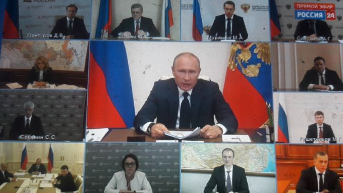Путин предложил вдвое повысить размер пособия по уходу за ребенком