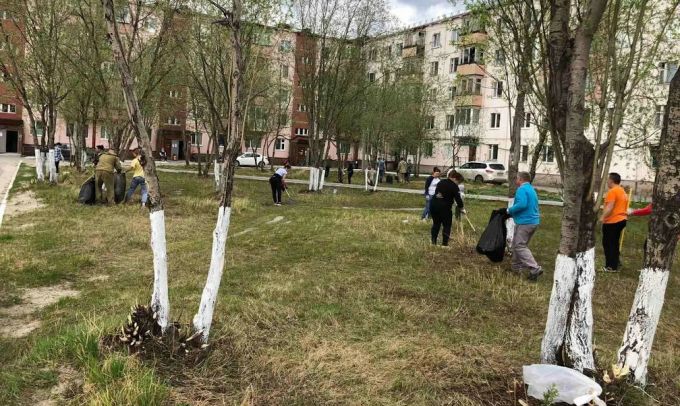 Ямальцы наводят на улицах порядок после зимы
