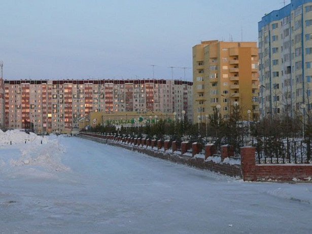В Надыме школьница выпрыгнула из окна 7 этажа и осталась жива