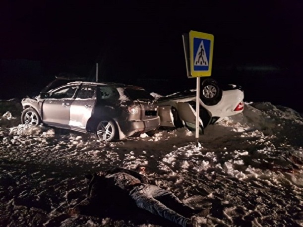 В ЯНАО при столкновении двух авто погибли полицейские и задержанный