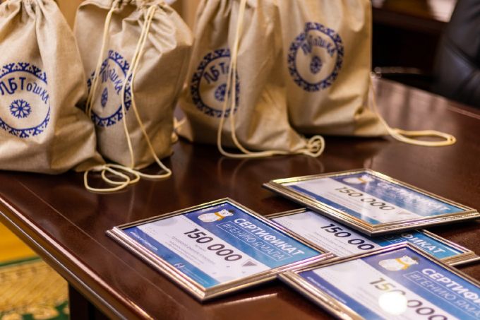 На Ямале талантливым школьникам продолжают вручать сертификаты «ЯНАОлимп»