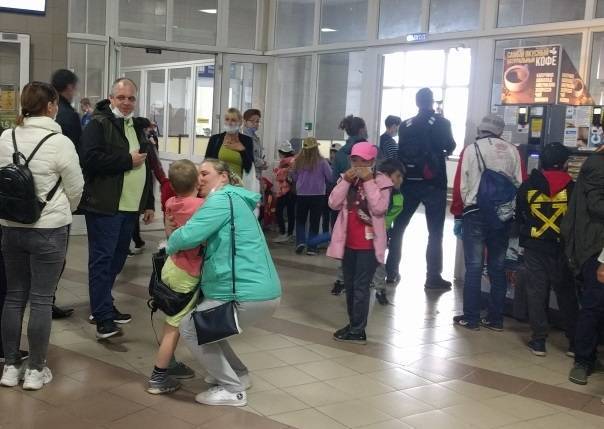 В Новом Уренгое встретили первую смену детей, отдыхавших на Черном море
