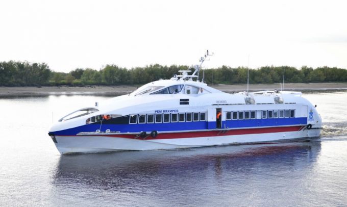 Поломка теплохода «Рем Вяхирев» усложнила перевозку пассажиров на маршруте Салехард – Мужи