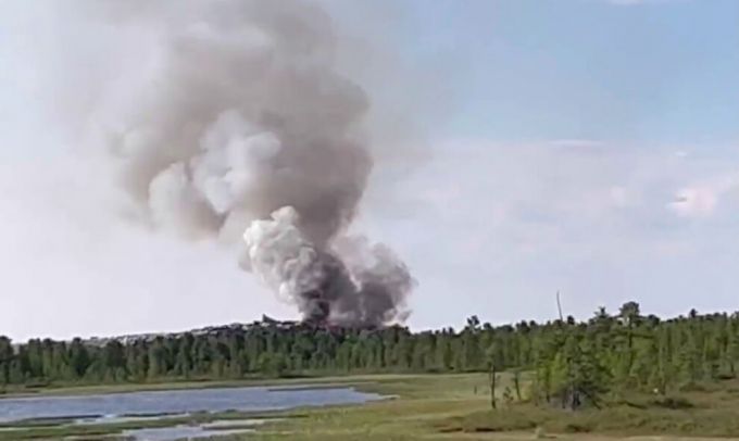 В ЯНАО больше суток горит мусорный полигон. 