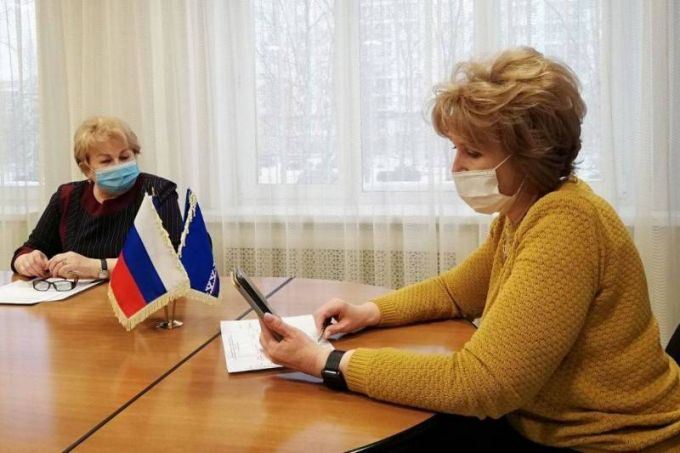 Девочке из Ноябрьска депутат Заксобрания помогла получить не зарегистрированные в России препараты