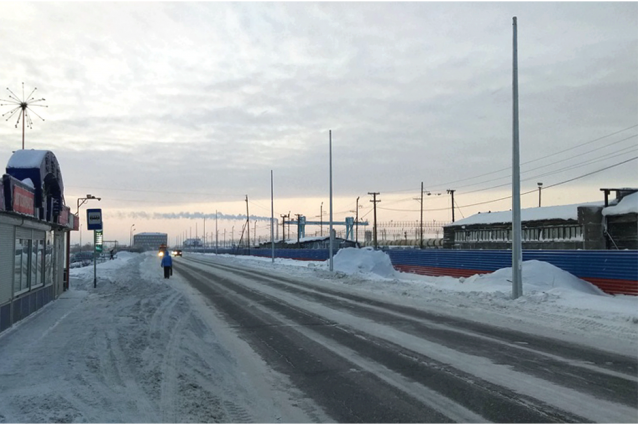 В новоуренгойском микрорайоне Коротчаево идет монтаж наружного освещения