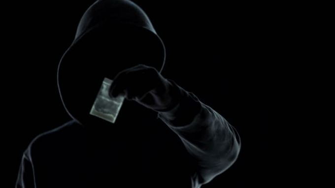 Ямальские полицейские задержали мужчину с крупной партией наркотиков