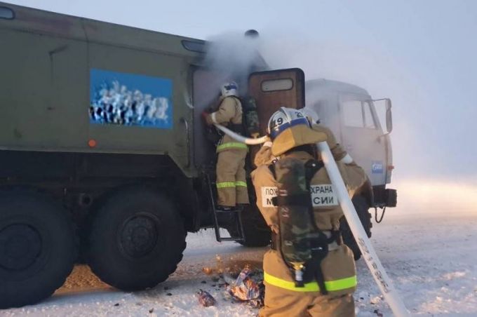 В ЯНАО чуть не сгорела целая «вахтовка» новогодних подарков