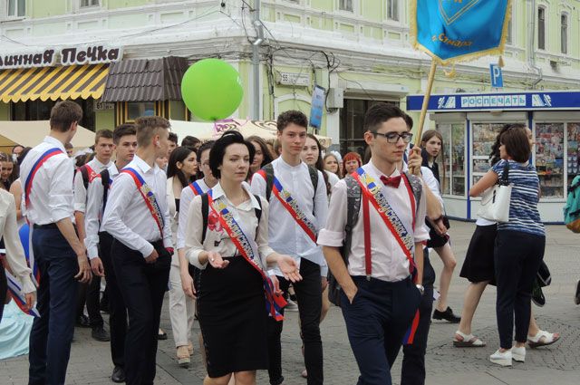 В ЯНАО школьники-выпускники отпразднуют окончание учебы