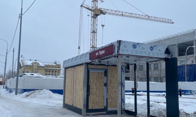 В Тарко-Сале оборудовали первые теплые остановочные комплексы