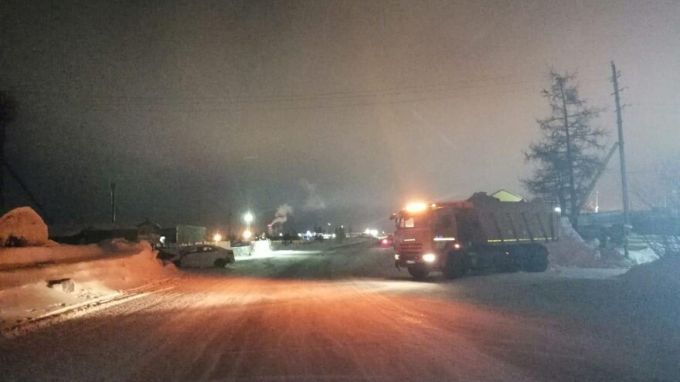 ДТП с пострадавшими: в Новом Уренгое легковушка врезалась в грузовик