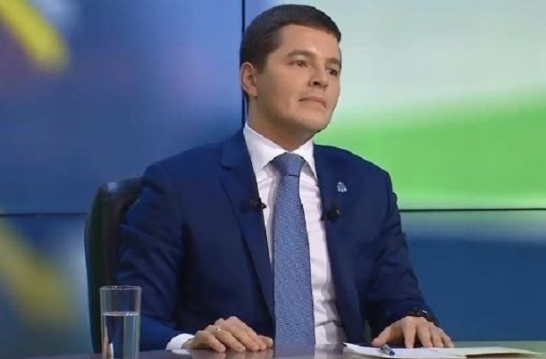 Губернатор Ямала принимает вопросы на ежегодную прямую линию с жителями