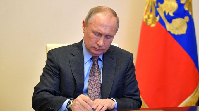 Путин поручил правительству к 1 июня представить план восстановления экономики