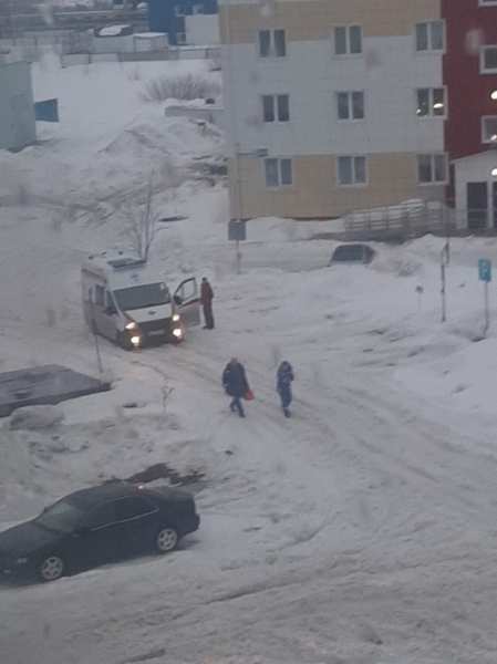 Скорая помощь застряла по пути на вызов в Ноябрьске