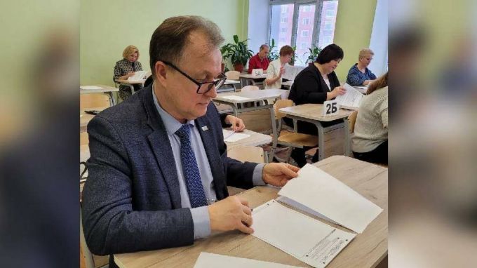 В Новом Уренгое родители одиннадцатиклассников написали ЕГЭ по русскому языку