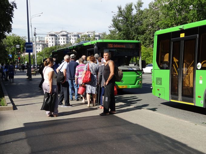 Водителей с судимостью уволят из служб такси, автопарков и метро