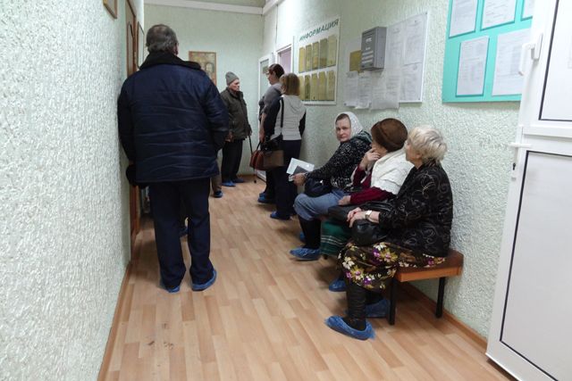 Житель села Аксарка умер в ожидании очереди к врачу