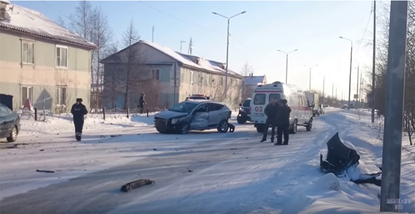 В Лабытнанги два водителя пострадали в ДТП с участием трёх авто