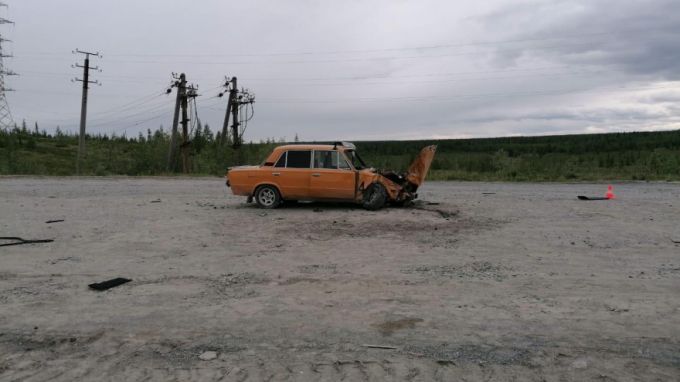 В Лабытнанги грузовик столкнулся с легковушкой. Пострадал ребёнок