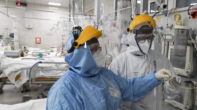 Число умерших от COVID-19 в России превысило 180 тысяч человек