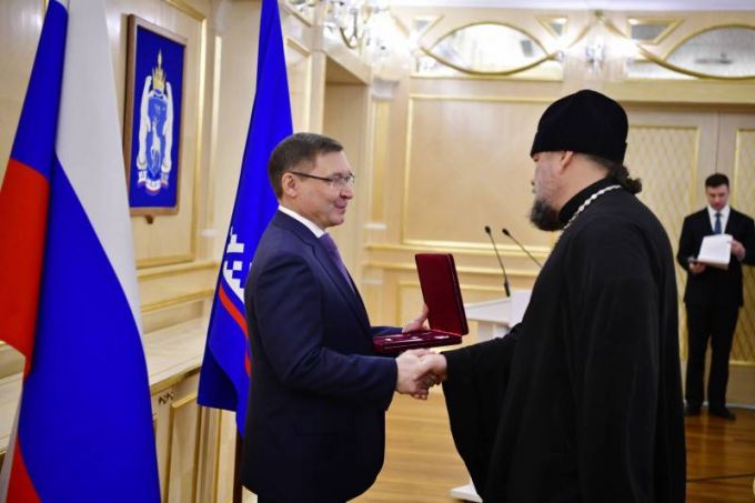 Уральский полпред вручил на Ямале государственные награды