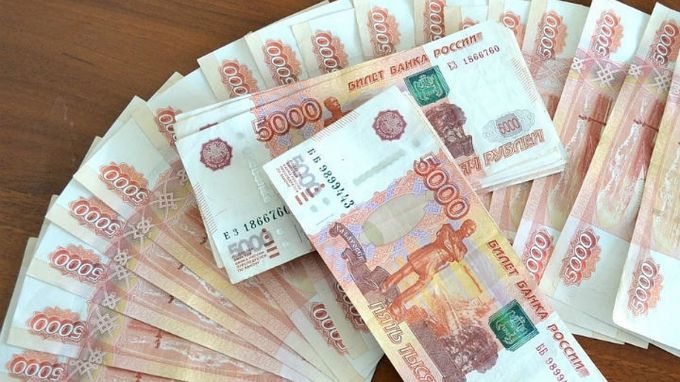 Житель Аксарки доверился «брокеру» в интернете и потерял 1,6 млн рублей
