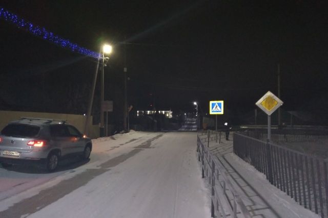 На Ямале под колеса Ниссана попала семилетняя девочка
