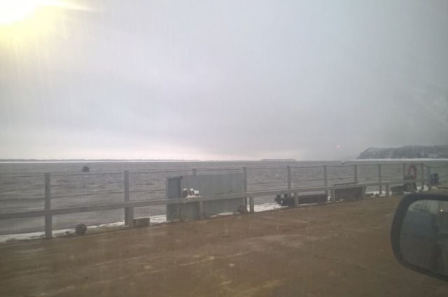 Паромы из Салехарда ушли, на борт взяли всех