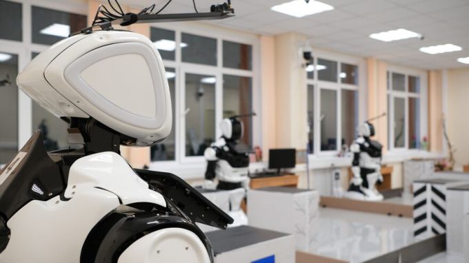 В гимназии Лабытнанги появится учитель-робот