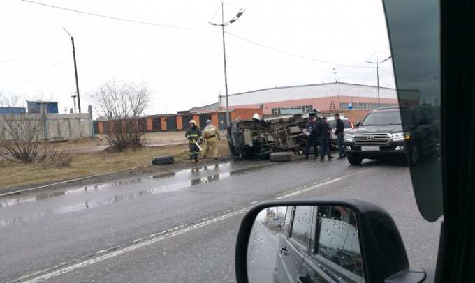 В Пуровском районе в ДТП попало сразу три машины. Есть пострадавший