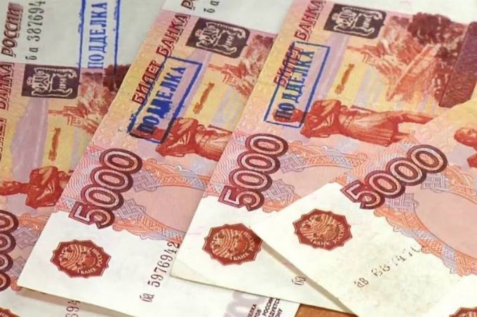 В Новом Уренгое кассир банка обнаружила поддельные 5000 рублей
